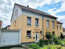 Daneben stehen häuser für mehrere parteien und bieten dabei garagen und gepflegte gärten. Hauser Zum Kauf In Heimersdorf Koln Ebay Kleinanzeigen
