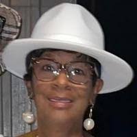 Elizabeth Drennon's Instagram, Twitter & Facebook