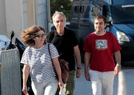 Στο νοσοκομείο λαμίας διακομίστηκε το απόγευμα του σαββάτου από τις φυλακές δομοκού, κάτω από δρακόντεια μέτρα ασφαλείας, ο δημήτρης κουφοντίνας. O Koyfontinas 3ekinhse Apergia Peinas Meta Thn Arnhsh Toy Eisaggelea Na Labei Adeia Hellasjournal Com