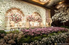 Stunning Stage Decor Indian Wedding Decor Ideas Reception Decor Ideas Garden Theme Wedding Wedding Stage Decorations Indian Wedding Decorations Receptions