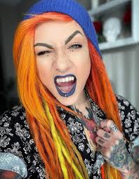 Lena scissorhands 🤘🖤🧡🧡🧡💙