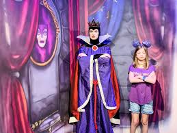 Disney snow white evil queen art giclee mirror mirror on the wall. Dine With Snow White And Evil Queen At Artist Point Nonatravel