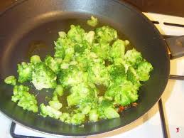 Il tonno al sesamo è un secondo piatto di pesce fresco e raffinato: Broccoli E Tonno Broccoli