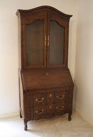 Secretary desks are making a comeback. Lot 1 Vintage Henredon Walnut Secretary Desk With Illuminated Hutch Estatesales Org