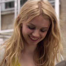 She suffers from anorexia nervosa, self harm, and low self esteem. Skins Icons Cassie Ainsworth And Skins Image 6638636 On Favim Com