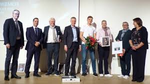 While the social and intellectual basis of voluntary martyrdom is fiercely debated, scholarship on christian martyrdom has unanimously distinguished between martyrdom and voluntary martyrdom as separate phenomena, practices, and categories from Cedric Wiemer Ist Eliteschuler Des Jahres Hessisches Kultusministerium