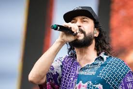 Gabriel O Pensador Surfou No Canhao Da Nazare Social Sabado