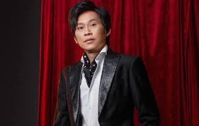 Hoài linh, trang thông tin chính thức về nhạc hoài linh, toàn bộ bài hát mới nhất đầy đủ video clip mv hot nhất và album hay nhất của hoài linh. Hoai Linh Diá»‡n Vest Chá»¥p áº£nh Khong Nháº­n Ra Chinh Minh Vi Qua Báº£nh Giáº£i Tri Thanh Nien