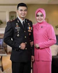 Prewed avi+anton﻿ foto prewedding anggota perwira polisi polri brimob polwan bidan dokter guru perawat pegawai bank pramugari tentara tni au ad al pelaut jaksa dan profesi lainnya Prewedding Polisi Dan Perawat