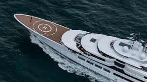 Jeff bezos has commissioned a $500 million mega yacht said to be longer than a football field and will come with its own supporting yacht with a helipad. Video 12th Largest Yacht In World 140m Lurssen Scheherazade Captured In New Footage