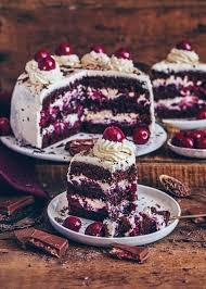 This Vegan Black Forest Cake Is Incredibly Delicious The Recipe Is Easy Contains Plant Based Ingredients And Ca Easy Cake Recipes Vegan Cake Recipes Desserts