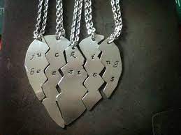 A 5 Way Friendship Necklace Set For When You Can T Make Up Your Mind Hahaha Best Friend Necklaces Friend Necklaces Bff Necklaces