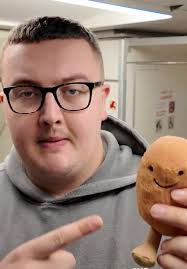 Replying to @eva Faye was genuinely OBSESSED with Jellycats… now I’m stuck  with them all 🙃 anyone want one? #bigpapi #fayeandmarshall #fayeexler  #faye #jellycat