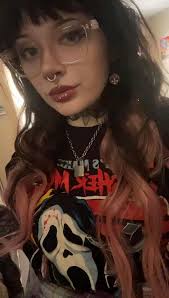 There is modern beauty in this 1923 photograph of Lota Cheek.