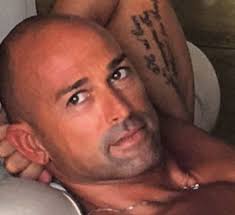 Stefano bettarini (born 6 february 1972) is a retired italian footballer who played as a defender, and a television personality. Chi E Stefano Bettarini Biografia Eta Fidanzata Nicoletta Squalifica Gf Vip