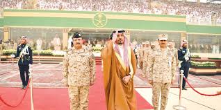 بعد ان تخرج عبد العزيز الفغم المطيري من كلية الملك خالد العسكرية في نهاية عام 1412 هجريا تم تعينه في منصب لواء خاص و من ثم تم نقل عبد العزيز الى الحرس الملكي و تم دمجه مع اللوء الخاص. ÙˆØ²ÙŠØ± Ø§Ù„Ø­Ø±Ø³ Ø§Ù„ÙˆØ·Ù†ÙŠ ÙŠØ±Ø¹Ù‰ ØªØ®Ø±ÙŠØ¬ Ø·Ù„Ø§Ø¨ ÙƒÙ„ÙŠØ© Ø§Ù„Ù…Ù„Ùƒ Ø®Ø§Ù„Ø¯ Ø§Ù„Ø¹Ø³ÙƒØ±ÙŠØ©