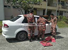 Untuk melakukan ini anda perlu mengambil bola tenis dan membuat lubang di dalamnya berdiameter 1 2 cm. Bomba Bantu Guru Buka Pintu Kereta Terkunci Dari Dalamdalam Utusan Borneo Online