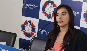 El gobierno optó por no responder a la presidenta del colegio médico. Jeremias Israel Le Tiro La Moto Encima A Izkia Siches