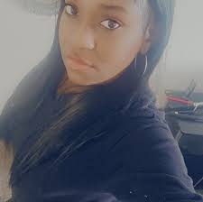 Kyla Pratt with her mother and with her kids. They all look the same 😍