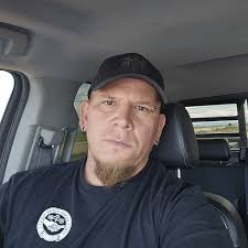 Who can fell a 30ft tree near Silver Cliff?