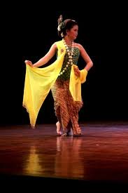 Gerakan penari yang satu dengan yang lain biasanya terlihat saling mendukung tak heran juka dalam pertunjukan tari kelompok ini kekompakan para pemain sangat berpengaruh guna mewujudkan kesuksesan. Penjelasan Lengkap 30 Tari Kreasi Ciri Jenis Fungsi