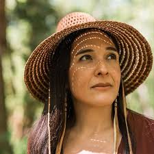 Amazon.com: Held by the Land: A Guide to Indigenous Plants for Wellness:  9781577152941: Joseph, Leigh: Books