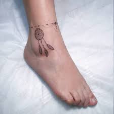 1001 Fuss Tattoo Kette Inspirationen Die Die Besten Zier Furs Knochel Sind Kleine Fusstattoos Fusskettchen Tattoo