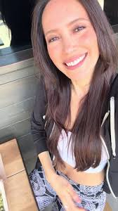 If you close your eyes, the background traffic sounds like ocean 🌊😂  #haircut #breakfastideas #sellingsunset #davinapotratz  #creatorsearchinsights