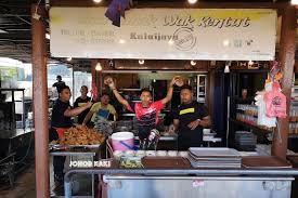 Vous êtes allé à nasi lemak wak kentut ? Wak Kentut Nasi Lemak In Kulai Most Famous In Johor Updated 2019 Johor Kaki Travels For Food