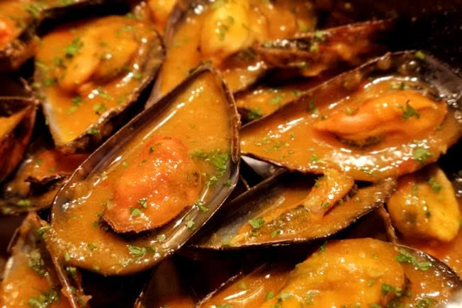 Mussels in Marinara Sauce
