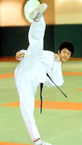 이번 영상은 태권도 발차기 중 (돌려차기, 뒤후려차기, 360도. íƒœê¶Œë„ ì†íƒœì§„ ìž„ìˆ˜ì • 21ì¼ ê¸ˆë¹› ë°œì°¨ê¸° ì‹œë™ ì‹ ì•„ì¼ë³´
