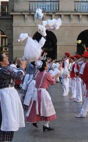 Iñudes y Artzaias – cosas que pasan en San Sebastián