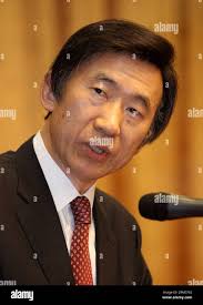 Yun hee hi-res stock photography and images