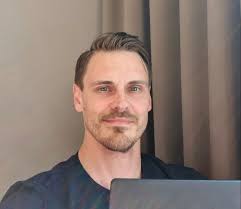 Samuel Scott på LinkedIn: Här sitter jag och ser märkvärdig ut vid min  dator, redo att stänga ned…