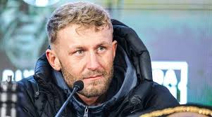 Lewis Edmondson joins 'Team Ezra Taylor' ahead of potential dustup