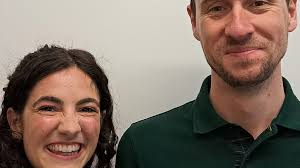 Podlediad sy'n 'daith drwy'n iaith hardd ni'