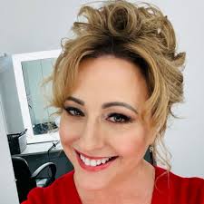 Helen Keaney (@theofficialhelenkeaney) • Instagram photos and videos