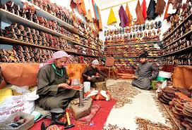 #riyadh #saudiarabia #janadriyah #janadriyahfestival pic.twitter.com/ffiiu516gd. Saudi Sandal Makers Janadriyah Festival Saudi Arabia Culture Arabian People Life In Saudi Arabia