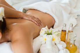 Diese matte stärkt die selbstheilende wirkung des körpers! Massage Zu Hause Selber Machen 6 Massagegriffe Leicht Erklart Rundumgesund De