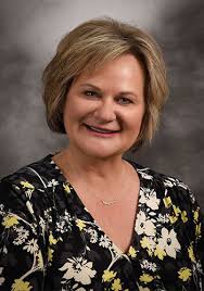 Lynette Drake's Instagram, Twitter & Facebook