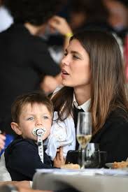 In her new role as the face of j12, she shares the spotlight with fellow chanel ambassadors ali mcgraw, carole bouquet, naomi campbell, and claudia schiffer. Charlotte Casiraghi So Gross Ist Sohn Raphael Schon Kurier At