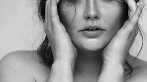 Modelo pluz size e surda, Betina Korbes fala da diversidade na moda