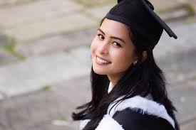 Maudy's first major film debut was untuk rena (2005) acting alongside surya saputra. Malala Yousafzai Diterima Di Oxford Jurusan Kuliahnya Sama Dengan Maudy Ayunda