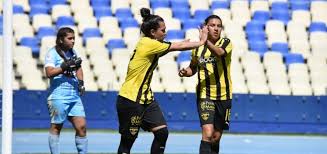 Católica goleó a cobresal y sumó su cuarto triunfo seguido en el campeonato femenino. Fernandez Vial Obtuvo Su Primer Triunfo En Torneo Femenino Tras Golear A Cobresal