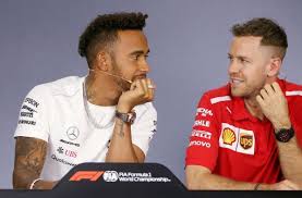Lange haben die fans gewartet: Starke Frisuren Starke Jungs Lewis Hamilton Links Und Sebastian Vettel Bringen Es Gemeinsam Auf Stattliche Neun Wm Titel Stuttgarter Zeitung