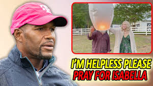 Michael Strahan's EMOTIONAL Moments While Hundred's Fan Support At  Candlelight Prayer For Isabella