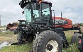 Macdon M150 Tractor