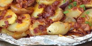 Des Patates Sur Le Barbecue Pretes En 15 Minutes Avec Du Bacon Et Du Fromage En Plus On Veut La Recette Recettes Ma Four In 2020 Recipes Food Pear Cake Recipes