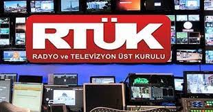 Radyo ve televizyon üst kurulu (rtük), türkiye'de faaliyet gösteren tüm radyo ve televizyonların yayınlarını denetleyen kamu kuruluşudur. Rtuk Ne Demek Takvim 2021