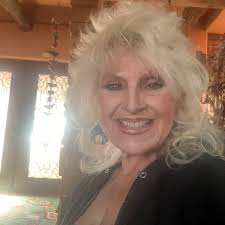 Monty Roberts' Non-Violent Method in Action Monty Roberts revolutionized  the horse world with his gentle, effective approach to starting young  horses—without force, fear, or resistance. His signature Join-Up® method is  based on